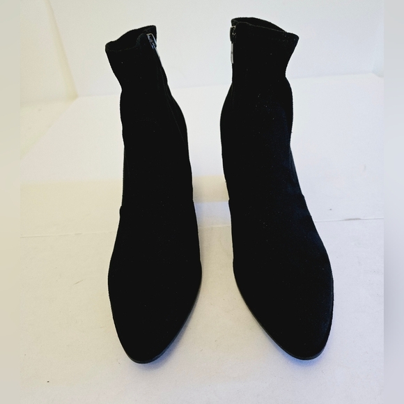 Marc Fisher Women's Faux Suede Black Ankle Booties Block Heels Size 11 - Picture 3 of 17